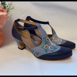 Fluevog Rigel t-strap with embroidery size 7